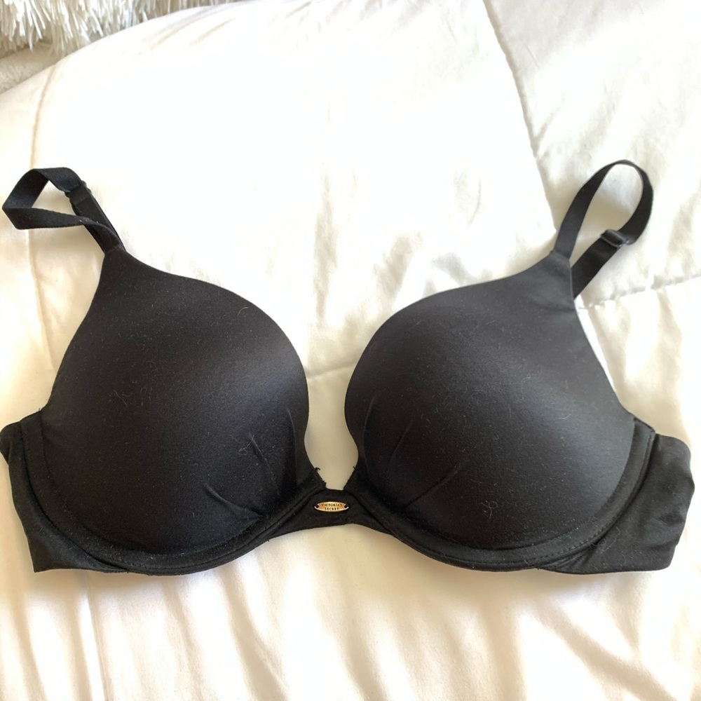 32 D - black Victoria’s Secret plunge bra
